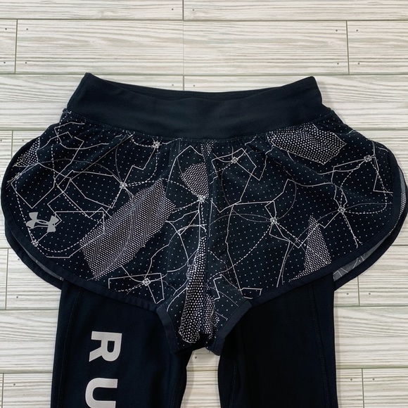 Under Armour running shorts with compression - Picture 2 of 9